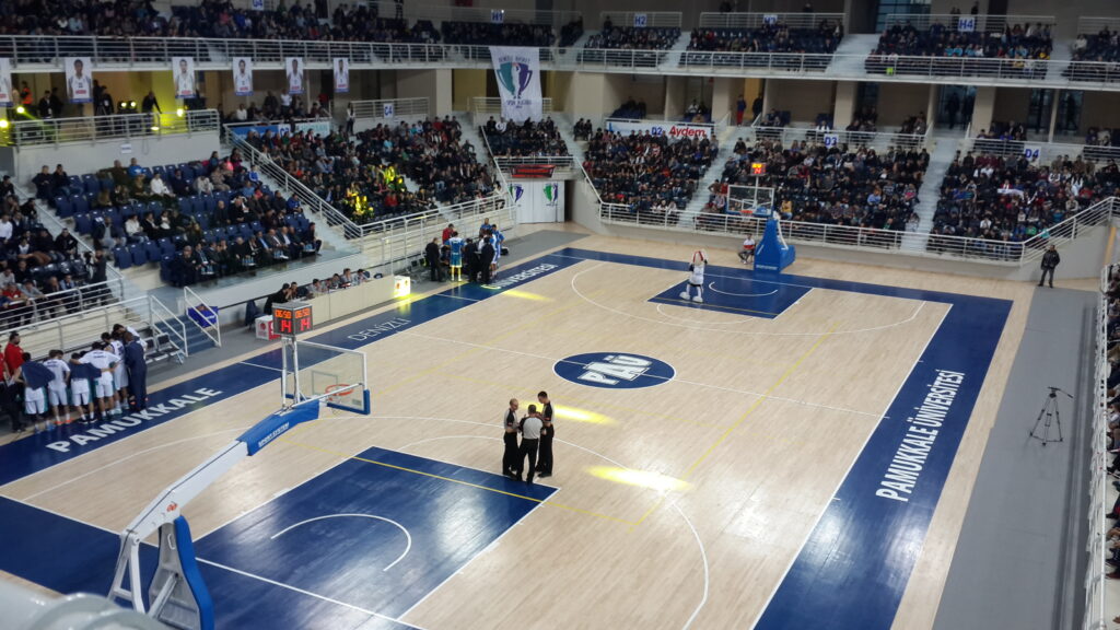 زمین بسکتبال دانشگاه پاموک قلعه