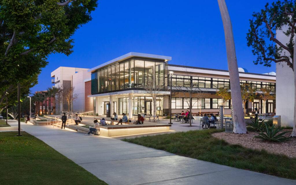 دانشگاه ایالتی کالیفرنیا - لانگ بیچ (California State University-Long Beach)