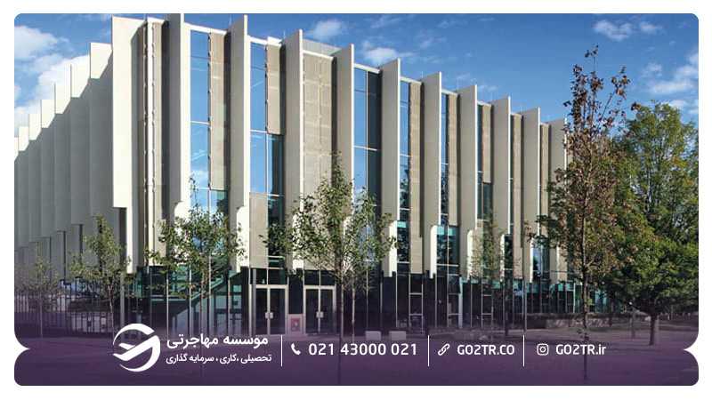 ساختمان اصلی دانشگاه کنت انگلستان