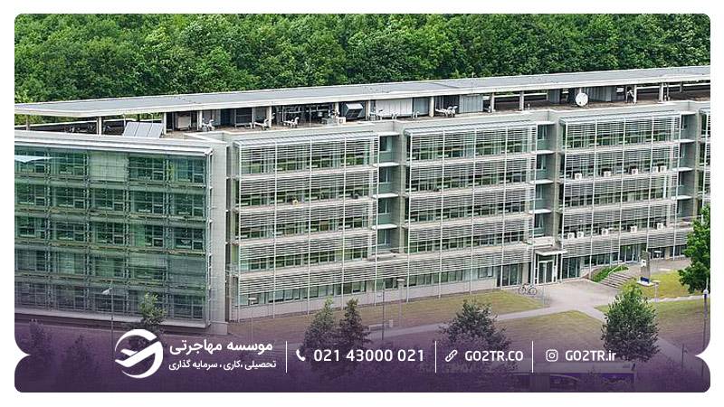 ساختمان اصلی دانشگاه زارلاند آلمان