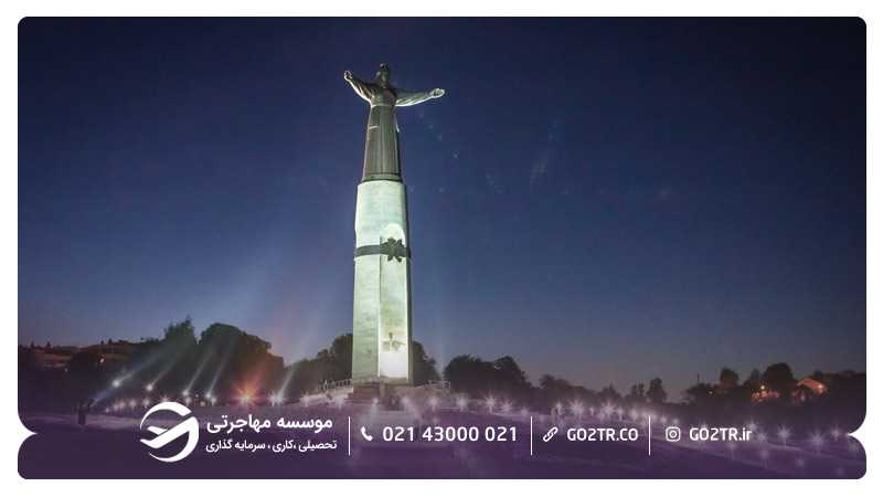 بنای یاد بود مادر حامی