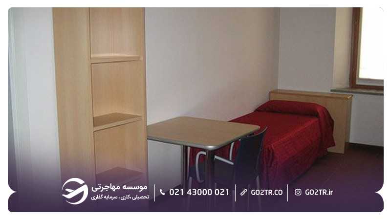 اتاق ۱ نفره خوابگاه دانشگاه پاویا ایتالیا