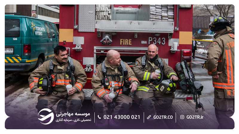 یونیفرم و تجهیزات آتشنشانهای کانادایی