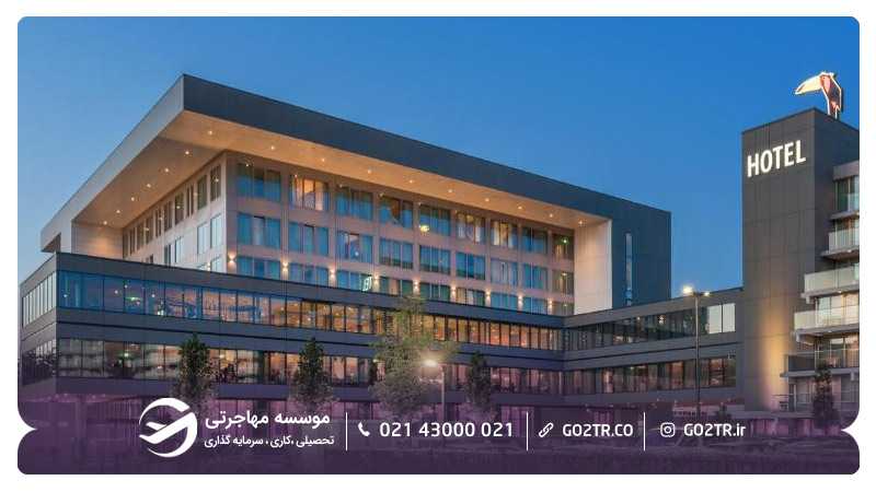 محیط بیرونی هتل وان در والک