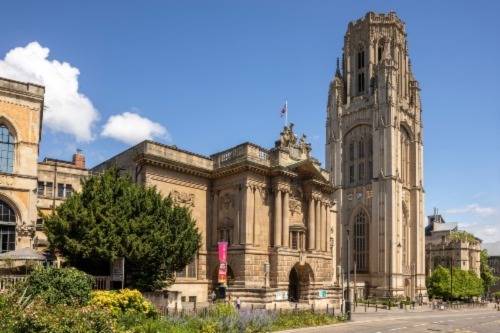 تحصیل بدون مدرک زبان در دانشگاه بریستول (University of Bristol)