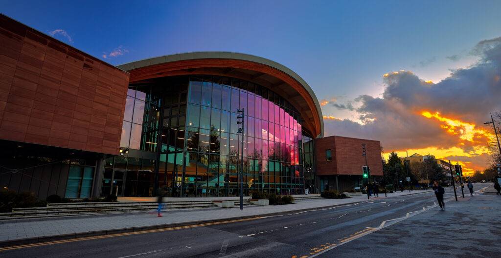 تحصیل بدون مدرک زبان در دانشگاه وارویک (University of Warwick)