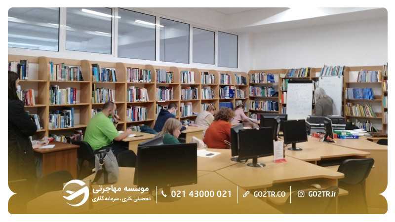 کتابخانه دانشگاه مدیریت وارنا