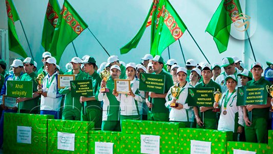 جشن های دانشگاه ها در ترکمنستان